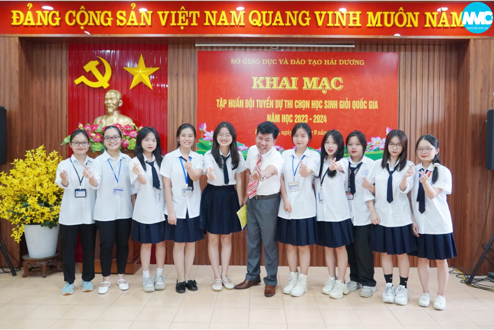 Nhấn để phóng to